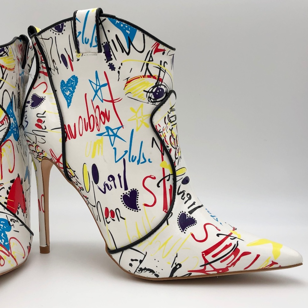 Tacoma Booties Pointy Toe Graffiti High Heel Sz9